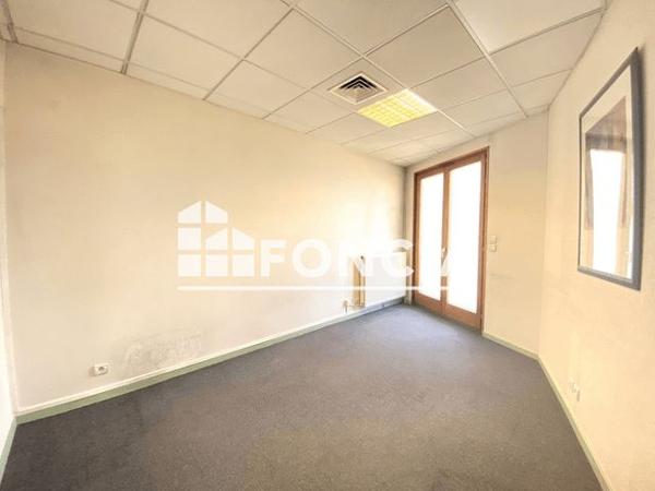 Location Local commercial 2 pièces 47.1 m² - 12 PLACE DES ARTS Thonon Les Bains 74200