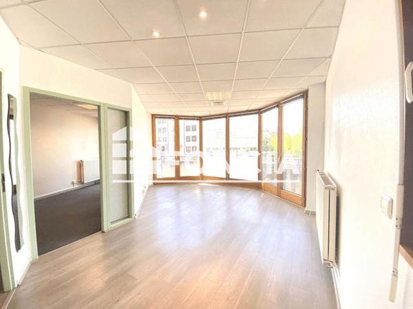 Location Local commercial 2 pièces 47.1 m² - 12 PLACE DES ARTS Thonon Les Bains 74200