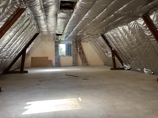 "UNIQUE" Aux portes de QUIMPER Propriété avec travaux Plonéis (29710)