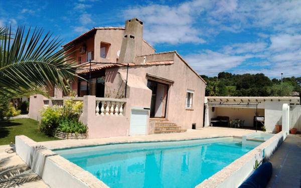 Maison à vendre    5 pièces •  Martigues