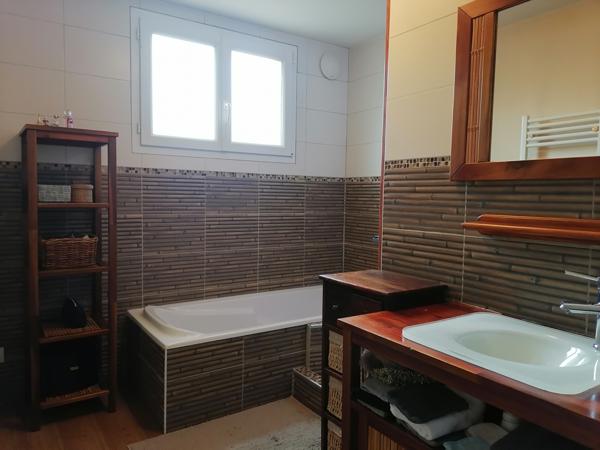 Proche Mer et Commerces