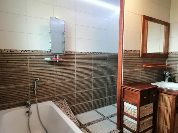 Proche Mer et Commerces