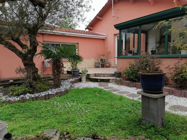 Proche Mer et Commerces