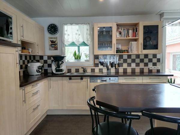 Proche Mer et Commerces