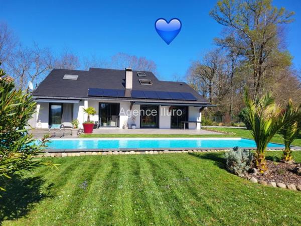 Maison - Proximite oloron-sainte-marie - Réf.:205391 PROXIMITE OLORON MAGNIFIQUE VILLA D'ARCHITECTE DE STYLE CONTEMPORAIN AVEC PISCINE ET VUE SUR LES PYRENEES - BAISSE DE PRIX