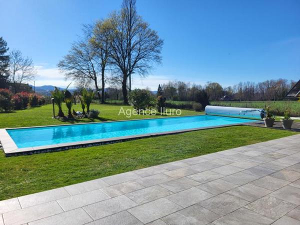 Maison - Proximite oloron-sainte-marie - Réf.:205391 PROXIMITE OLORON MAGNIFIQUE VILLA D'ARCHITECTE DE STYLE CONTEMPORAIN AVEC PISCINE ET VUE SUR LES PYRENEES - BAISSE DE PRIX