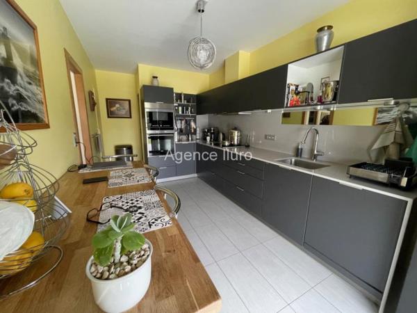 Maison - Proximite oloron-sainte-marie - Réf.:205391 PROXIMITE OLORON MAGNIFIQUE VILLA D'ARCHITECTE DE STYLE CONTEMPORAIN AVEC PISCINE ET VUE SUR LES PYRENEES - BAISSE DE PRIX