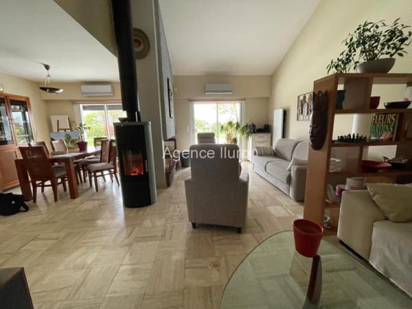 Maison - Proximite oloron-sainte-marie - Réf.:205391 PROXIMITE OLORON MAGNIFIQUE VILLA D'ARCHITECTE DE STYLE CONTEMPORAIN AVEC PISCINE ET VUE SUR LES PYRENEES - BAISSE DE PRIX