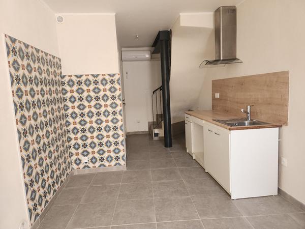 SAINT SATURNIN LES AVIGNON - APPARTEMENT/MAISON DE 36 M² AVEC TERRASSE AU 1ER ETAGE