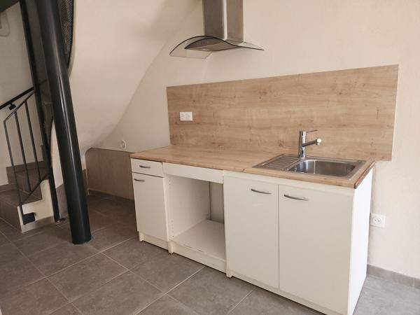 SAINT SATURNIN LES AVIGNON - APPARTEMENT/MAISON DE 36 M² AVEC TERRASSE AU 1ER ETAGE