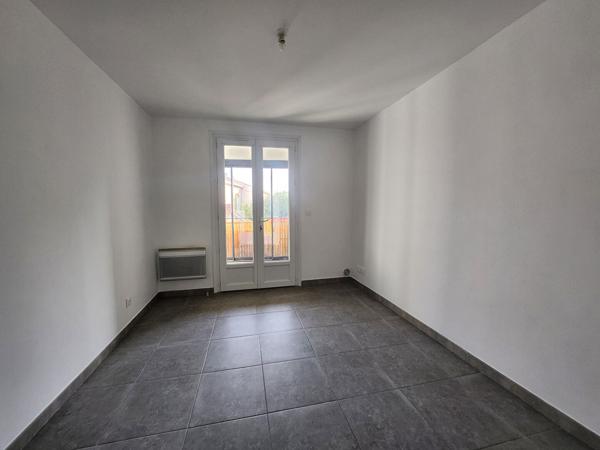 SAINT SATURNIN LES AVIGNON - APPARTEMENT/MAISON DE 36 M² AVEC TERRASSE AU 1ER ETAGE