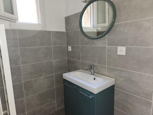SAINT SATURNIN LES AVIGNON - APPARTEMENT/MAISON DE 36 M² AVEC TERRASSE AU 1ER ETAGE