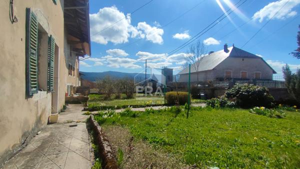 Maison à rénover avec jardin attenant et dépendances