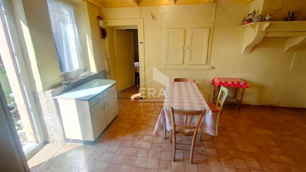 Maison à rénover avec jardin attenant et dépendances