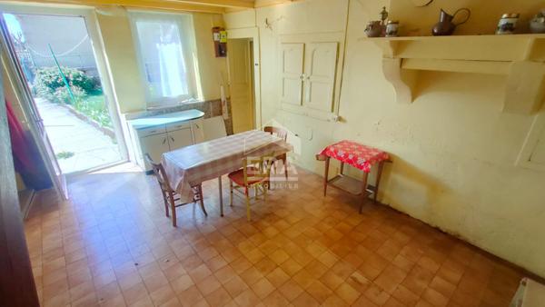 Maison à rénover avec jardin attenant et dépendances