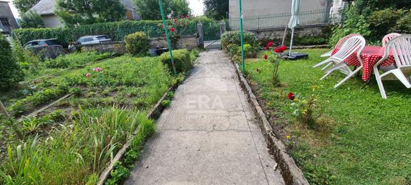 Maison à rénover avec jardin attenant et dépendances