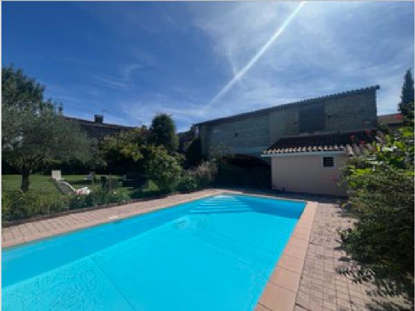 À VENDRE VERNIOLLE : MAISON DE CARACTÈRE AVEC PISCINE - 370M2 HABITABLES-GRANS JARDIN ARBORÉ