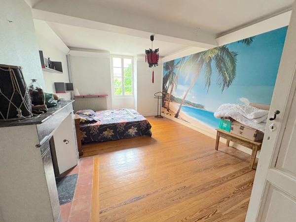 À VENDRE VERNIOLLE : MAISON DE CARACTÈRE AVEC PISCINE - 370M2 HABITABLES-GRANS JARDIN ARBORÉ