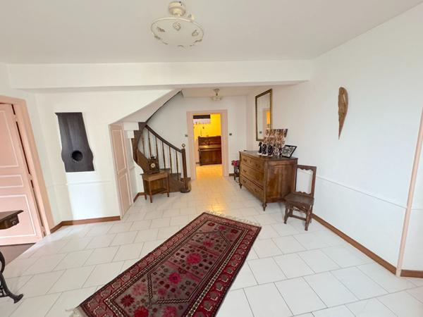 À VENDRE VERNIOLLE : MAISON DE CARACTÈRE AVEC PISCINE - 370M2 HABITABLES-GRANS JARDIN ARBORÉ