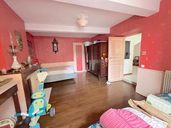 À VENDRE VERNIOLLE : MAISON DE CARACTÈRE AVEC PISCINE - 370M2 HABITABLES-GRANS JARDIN ARBORÉ