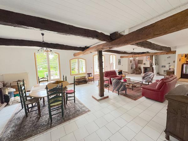 À VENDRE VERNIOLLE : MAISON DE CARACTÈRE AVEC PISCINE - 370M2 HABITABLES-GRANS JARDIN ARBORÉ