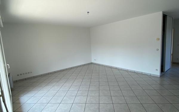 Appartement à louer    3 pièces • 75,72 m2 Reignier-Ésery