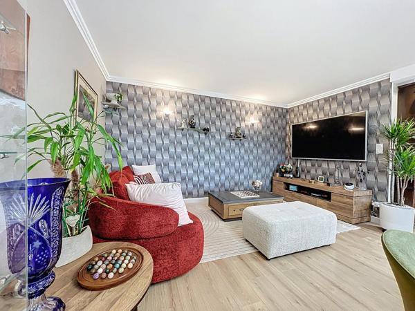 Grand appartement avec 3 chambres proche du centre ville avec garage et cave