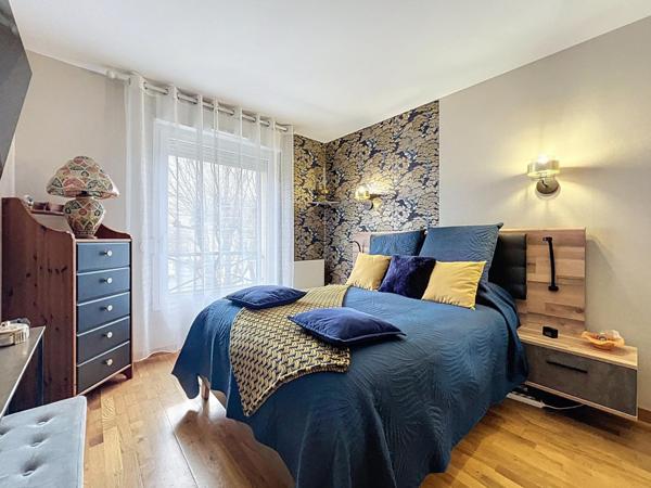 Grand appartement avec 3 chambres proche du centre ville avec garage et cave