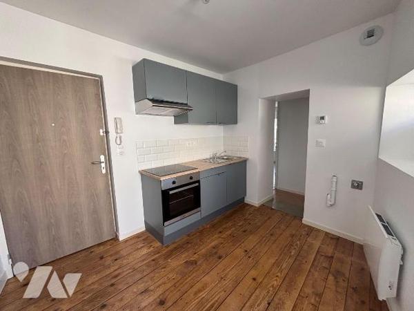 INVESTISSEMENT D'EXCEPTION - IMMEUBLE DE RAPPORT - BAZEILLES.

Idéalement situé en plein coeu...