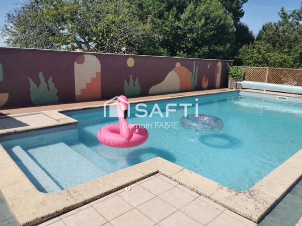 Maison entièrement rénovée avec garage, 200m2 de dépendances et piscine