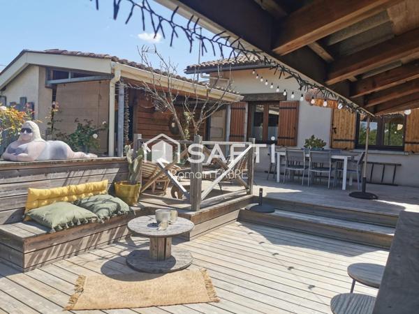 Maison entièrement rénovée avec garage, 200m2 de dépendances et piscine