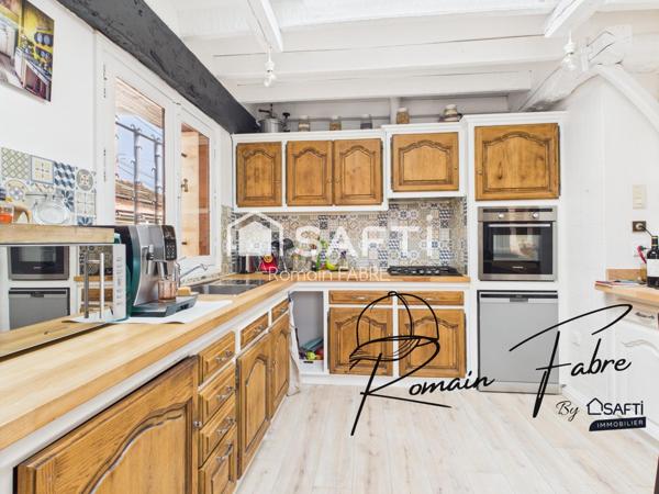 Maison entièrement rénovée avec garage, 200m2 de dépendances et piscine