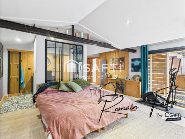 Maison entièrement rénovée avec garage, 200m2 de dépendances et piscine