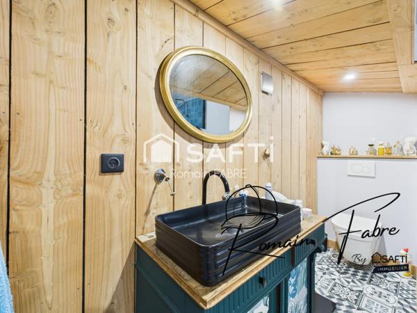 Maison entièrement rénovée avec garage, 200m2 de dépendances et piscine