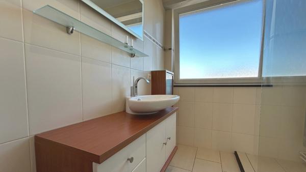 Appartement 2 pièces traversant rénové avec balcon – Rue de Hochstatt