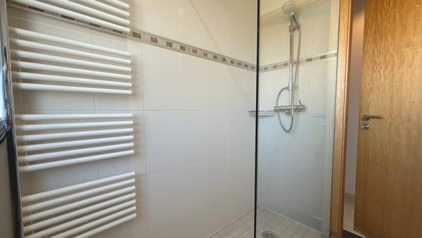 Appartement 2 pièces traversant rénové avec balcon – Rue de Hochstatt