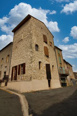 À Vendre – Bien d’Exception : Maison-Tour Médiévale du XIVᵉ siècle à Meilhan-sur-Garonne (47)