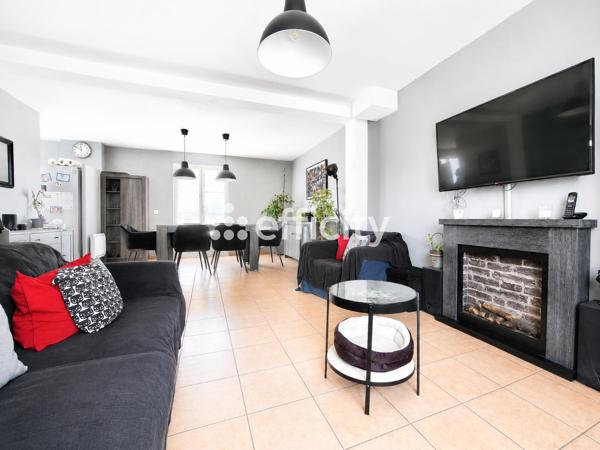 Maison
         6 pièces
        - 120 m² 399 000 € *