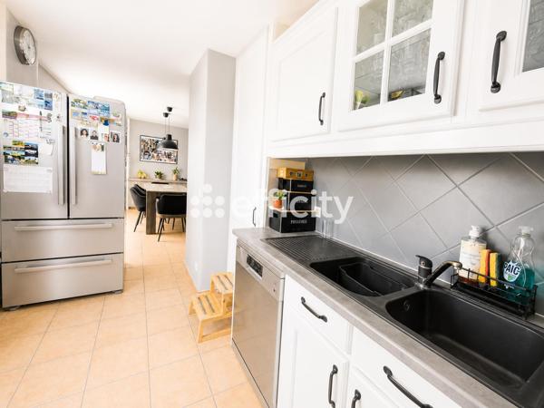 Maison
         6 pièces
        - 120 m² 399 000 € *