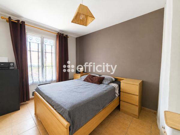 Maison
         6 pièces
        - 120 m² 399 000 € *