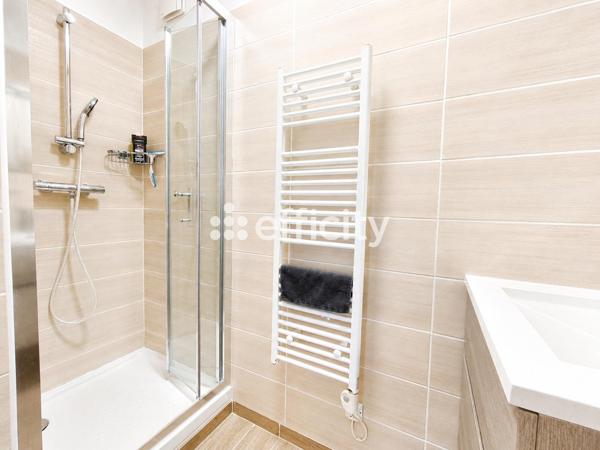 Maison
         6 pièces
        - 120 m² 399 000 € *