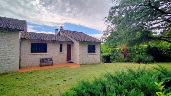 Maison composée de 2 logements + garage & piscine