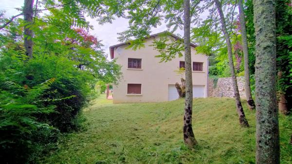 Maison composée de 2 logements + garage & piscine