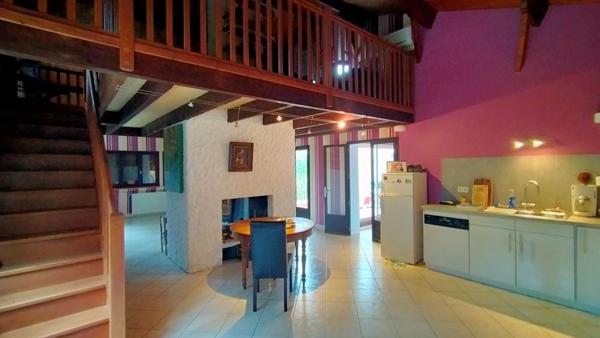 Maison composée de 2 logements + garage & piscine