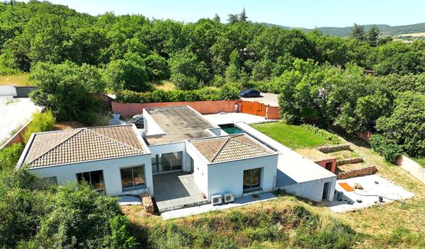 Villa contemporaine de 300m2 avec piscine