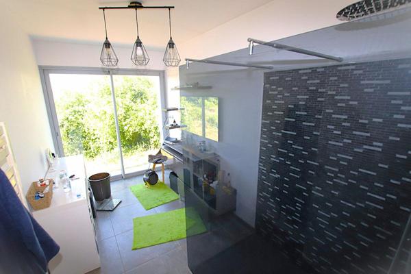 Villa contemporaine de 300m2 avec piscine