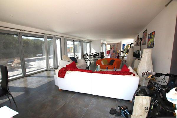 Villa contemporaine de 300m2 avec piscine