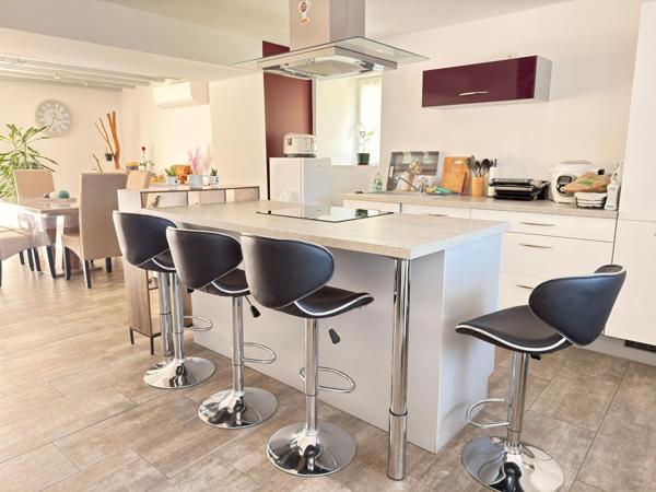 Maison ancienne rénovée 133 m2, 3 ch, terrain de 827 m2