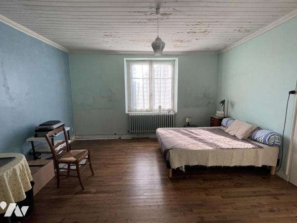 GUIDEL - Maison d'environ 136m² sur 3232m² de terrain non constructible.