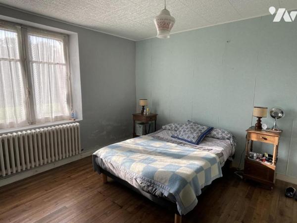 GUIDEL - Maison d'environ 136m² sur 3232m² de terrain non constructible.